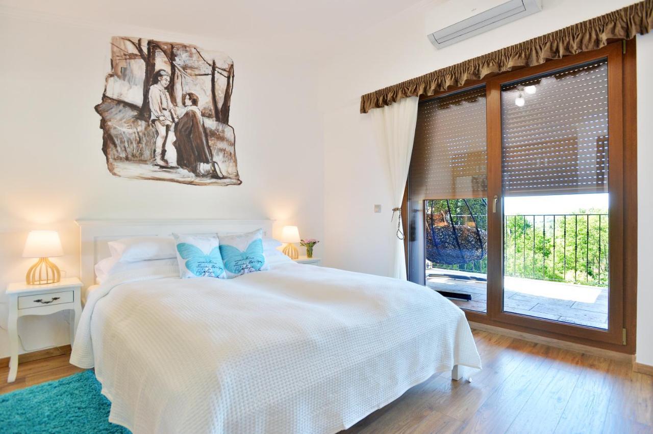 Egri Otthonom Vendeghaz Hotel ภายนอก รูปภาพ